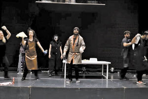 ΘΕΑΤΡΟ: Το παιχνίδι της σφαγής