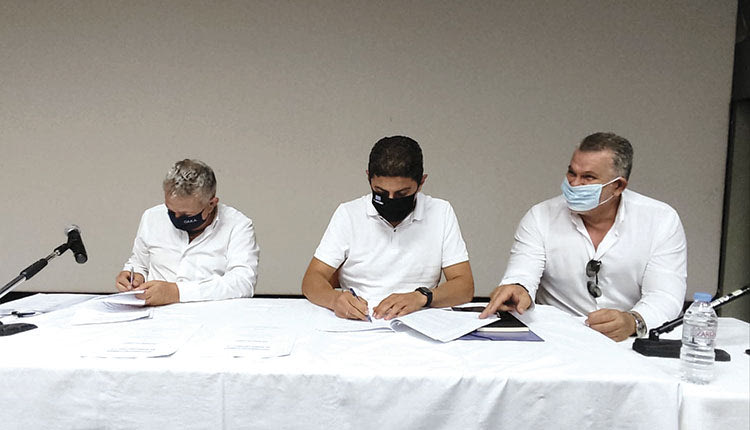 Όταν ο υφυπουργός Αθλητισμού Λευτέρης Αυγενάκης ανακοίνωνε την κάθοδό του στη Μεσσαρά για να ενημερώσει σχετικά με το πρόγραμμα αθλητικής ανάπτυξης και να υπογράψει τον εκσυγχρονισμό του Σταδίου Μοιρών και το Κέντρο Ξιφασκίας στην Πόμπια, πολλοί φοβήθηκαν τον έντονο συνωστισμό, που λόγω κοροναϊού θα μπορούσε να είναι επικίνδυνος.