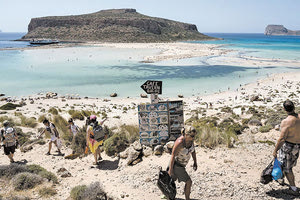 Σάλος έχει ξεσπάσει με το ενδεχόμενο να απαιτείται εισιτήριο για την είσοδο στον Μπάλο ή το Ελαφονήσι