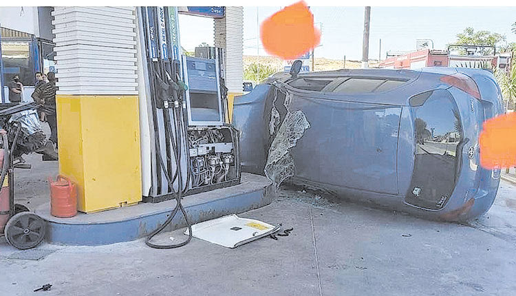 Μπήκε με τις... μπάντες στο πρατήριο καυσίμων