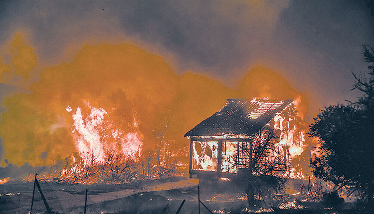 Σπίτια και αποθήκες έγιναν στάχτη