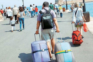 τουρίστες τουρισμός λιμάνι Χανιά