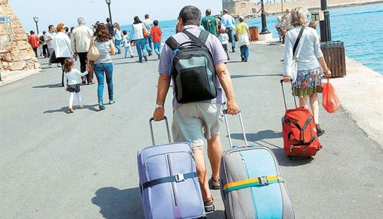 τουρίστες τουρισμός λιμάνι Χανιά