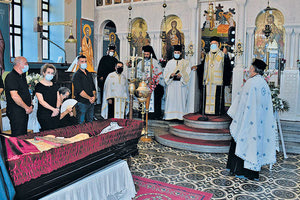 Κηδεύτηκε στο χωριό του, την Γαρίπα, ενορία που υπηρέτησε με ζήλο