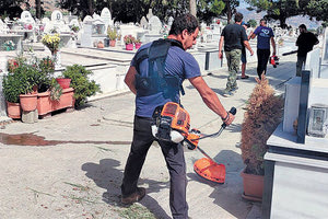 Από τους καθαρισμούς στο κοιμητήριο Γαζίου