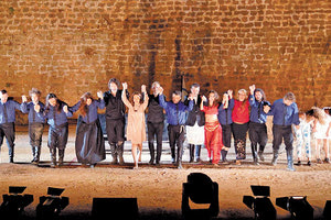 Περισσότεροι από 2.500 θεατές είδαν την παράσταση «Καπετάν Μιχάλης»