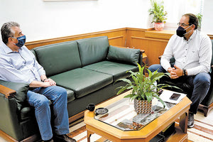 Με τον δήμαρχο Ανωγείων Σωκράτη Κεφαλογιάννη συναντήθηκε ο περιφερειάρχης Κρήτης Σταύρος Αρναουτάκης