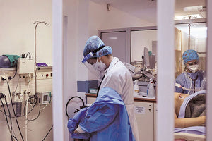 ΜΕΘ: ΣΕ ΚΡΙΣΙΜΗ ΚΑΤΑΣΤΑΣΗ Η 36ΧΡΟΝΗ ΕΓΚΥΟΣ