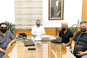 στον Περιφερειάρχη Κρήτης Σταύρο Αρναουτάκη, εκπρόσωποι των μουσικών στην Κρήτη