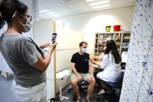 τρίτη δόση του εμβολίου κατά του κοροναϊού στο Ισραήλ