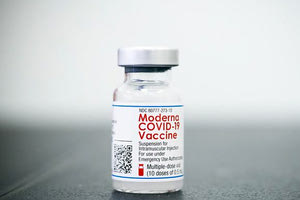 Το εμβόλιο της Moderna παράγει διπλάσια αντισώματα από εκείνο της Pfizer