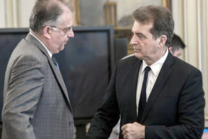 Η “θυσία” του Χρυσοχοΐδη για τις φωτιές