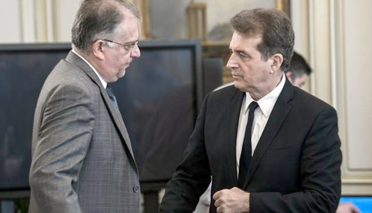 Η “θυσία” του Χρυσοχοΐδη για τις φωτιές