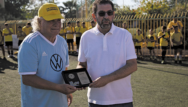  Ο κ. Στειακάκης βράβευσε τον Χατζηπαναγή