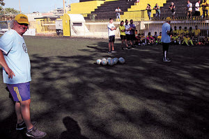 Ο Βασίλης Χατζηπαναγής έγινε δεκτός με ενθουσιασμό στο «Μαρτινέγκο»