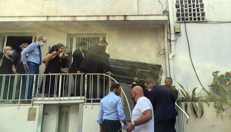 Το τελευταίο χειροκρότημα από τον κόσμο