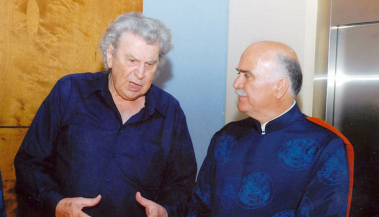 01.08.2005, αναγόρευση Μ. Θεοδωράκη σε επίτιμο διδάκτορα του Πανεπιστημίου Κρήτης από τον Πρύτανη Ι. Παλλήκαρη.