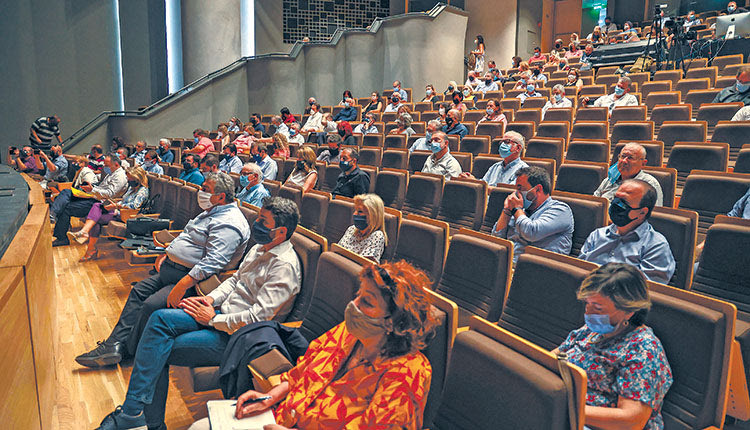  Από τη συνεδρίαση  στο Πολιτιστικό  Συνεδριακό Κέντρο