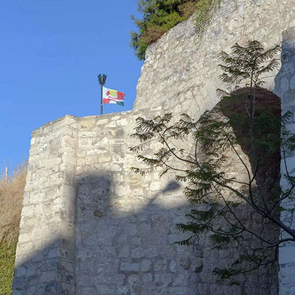 ΑΠΟ ΤΟ «ΤΕΧΝΗ ΚΑΘ’ ΟΔΟΝ» «Κρυπτογράφηση» στην περιπατητική διαδρομή των Ενετικών Τειχών