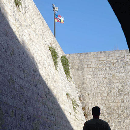 ΑΠΟ ΤΟ «ΤΕΧΝΗ ΚΑΘ’ ΟΔΟΝ» «Κρυπτογράφηση» στην περιπατητική διαδρομή των Ενετικών Τειχών