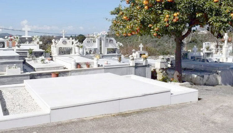 Πλάι στον αδερφό του η ταφή του μουσικοσυνθέτη
