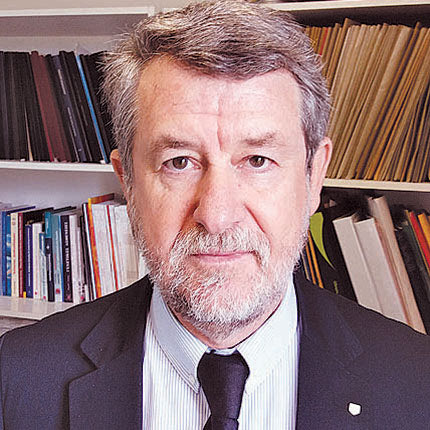 Ο μέχρι πρότινος διευθυντής της, καθηγητής Φραγκίσκος Παρθενάκης, συνταξιοδοτείται. Έτσι, από την 1η Σεπτεμβρίου τα ηνία της Κλινικής πέρασαν στα χέρια του κοσμήτορα της Ιατρικής Σχολής του Πανεπιστημίου Κρήτης, καθηγητή Γιώργου Κοχιαδάκη.