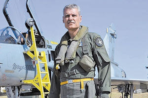 Ο πρώην αρχηγός ΓΕΑ Ευάγγελος Τουρνάς φέρεται να έχει “κλειδώσει” για τη θέση του υφυπουργού Πολιτικής Προστασίας