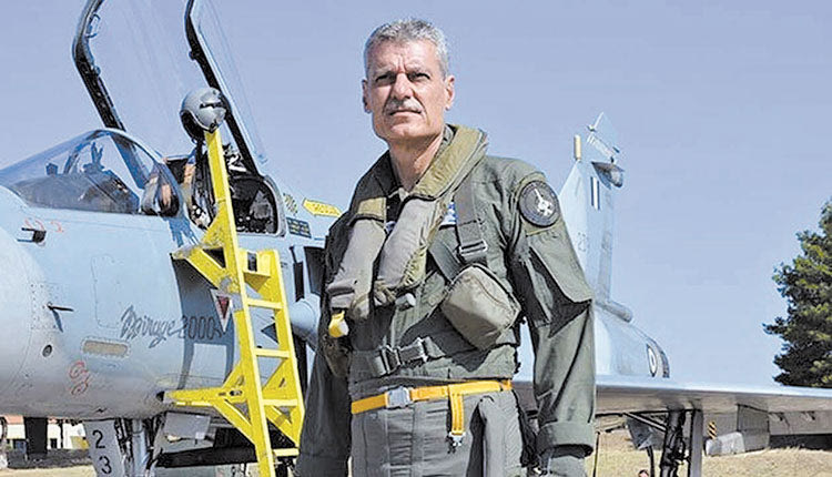 Ο πρώην αρχηγός ΓΕΑ Ευάγγελος Τουρνάς φέρεται να έχει “κλειδώσει” για τη θέση του υφυπουργού Πολιτικής Προστασίας
