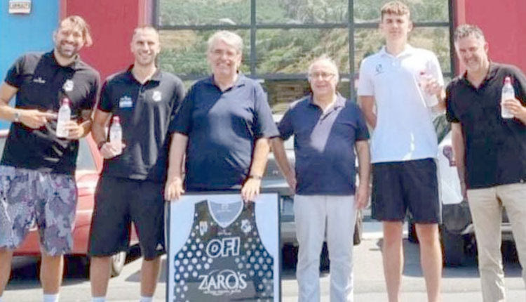 Ο Ερασιτέχνης ΟΦΗ σημειώνει ακόμα: “Με αφορμή την ανανέωση της συνεργασίας αυτής βρέθηκαν στο εργοστάσιο της ZARO’S  παίκτες της ομάδας μας ( Ν. Μποχωρίδης ,Γ.Λιανός , Φ.Καμπάκας) με την συνοδεία του υπευθύνου δημοσίων σχέσεων του ΟΦΗ, Ηρακλή Σφακιανακη, όπου παρέδωσαν μια φανέλα υπογεγραμμένη από όλη την ομάδα στους κυρίους: Χριστόφορο Παπαδημητράκη (Γενικού Διευθυντή) & Γιώργο Αντωνογιωργάκη (υπεύθυνος πωλήσεων)”.