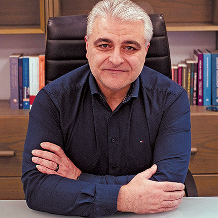 Ο Δρ. Νεκτάριος Ταβερναράκης 