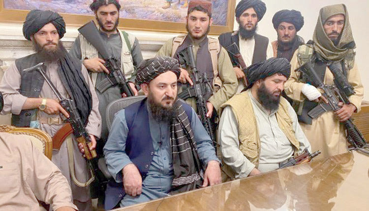 Και είχαμε μια αγωνία…Είκοσι μέρες μετά την κατάληψη της Καμπούλ οι Ταλιμπάν ανακοίνωσαν τη σύνθεση προσωρινής κυβέρνησης.  Σύμφωνα με όσα έχουν γίνει γνωστά, επικεφαλής της κυβέρνησης είναι ο Μοχαμάντ Χασάν Ακχούντ, όπως τόνισε ο εκπρόσωπος Τύπου των Ταλιμπάν.