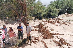 Η ΒΙΚΤΟΡΙΑ ΧΙΣΛΟΠ ΣΕ … ΕΠΙΤΟΠΙΑ ΕΡΕΥΝΑ Από «Το Νησί» στις ανασκαφές του Οροπεδίου Λασιθίου