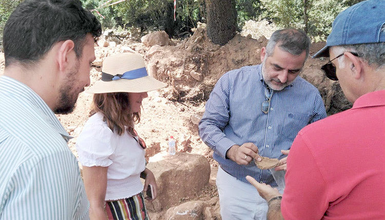Η ΒΙΚΤΟΡΙΑ ΧΙΣΛΟΠ ΣΕ … ΕΠΙΤΟΠΙΑ ΕΡΕΥΝΑ Από «Το Νησί» στις ανασκαφές του Οροπεδίου Λασιθίου