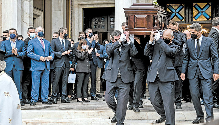 Σύσσωμη η πολιτική ηγεσία του τόπου στην Μητρόπολη