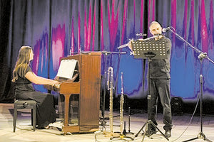 Στο αίθριο του Π.Σ.Κ.Η. απολαύσαμε μια υπέροχη βραδιά από την Έλενα Περυσινάκη στο πιάνο και τον Μάνο Παναγιωτακη στα φλάουτα.