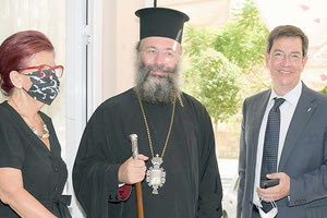 Κική Φανιουδάκη - Δωρεά σχολικών ειδών από την Παγκρήτια Τράπεζα στην Ιερά Αρχιεπισκοπή Κρήτης