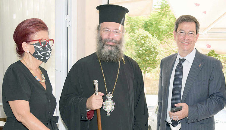 Κική Φανιουδάκη - Δωρεά σχολικών ειδών από την Παγκρήτια Τράπεζα στην Ιερά Αρχιεπισκοπή Κρήτης