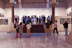 «Άνθρωπος: Περιπατητής σε Αμφιλεγόμενη Πορεία»