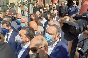 Ο πρόεδρος της ΠΕΔ Κρήτης στην πομπή της κηδείας