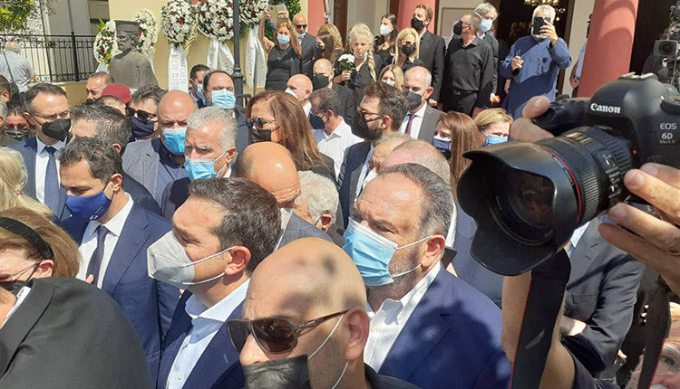 Ο πρόεδρος της ΠΕΔ Κρήτης στην πομπή της κηδείας