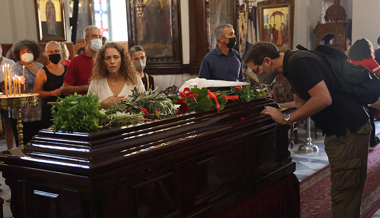 Παράταση δόθηκε στο λαϊκό προσκύνημα στη Μητρόπολη Χανίων