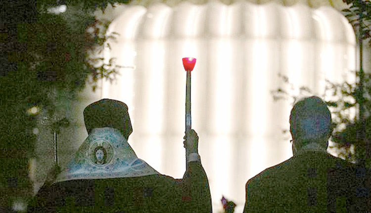 Επιμνημόσυνη δέηση για τα θύματα των τρομοκρατικών επιθέσεων της 11ης Σεπτεμβρίου στον χώρο έξω από τον ιερό ναό του Αγίου Νικολάου στο «Σημείο Μηδέν» της Νέας Υόρκης τέλεσε ο Αρχιεπίσκοπος Αμερικής Ελπιδοφόρος