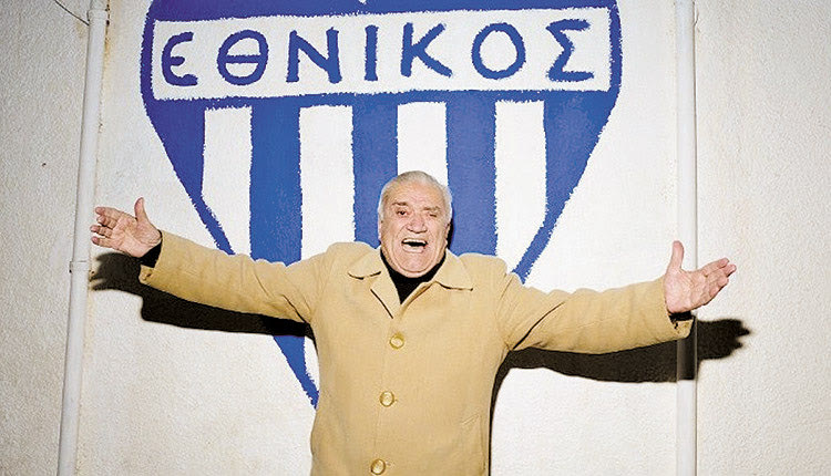 Σίγησε η φωνή του «Εθνικάρα»  Ο πιο αγαπητός Έλληνας φίλαθλος σε όλη την επικράτεια, δεν είναι πια κοντά μας. Ο λόγος για τον Γιάννη Μαντζουράνη