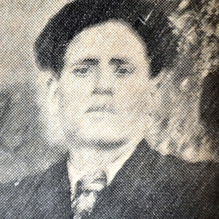 Ο Αθανάσιος Πυργαρούσης του Δημητρίου, ετών 27 από τον Τσεσμέ της Μικράς Ασίας, κάτοικος του χωριού Αστέρι. Δολοφονήθηκε μαζί με τους δύο αδελφούς του και άλλους 9 χωριανούς του από τους Γερμανούς αλεξιπτωτιστές, την 1η Ιουνίου 1941 στην περιοχή «Τσίχλικα» του χωριού Αστέρι