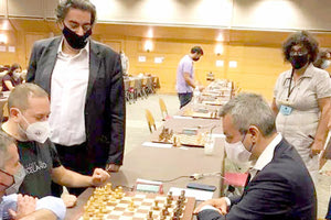 Ο κ. Μαμουλάκης στον εναρκτήριο αγώνα