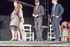 Ο Σύλλογος διάδοσης ελληνικών παραδοσιακών χορών και μουσικής και η Περιφέρεια Κρήτης με την υποστήριξη του Δήμου Ηρακλείου και της ΔΗ.ΚΕ.Η. παρουσιάζουν μια μουσικοθεατρική βραδιά με αγαπημένα τραγούδια του ελληνικού κινηματογράφου απόψε στις 9.30 στο κηποθέατρο «Ν. Καζαντζάκης».