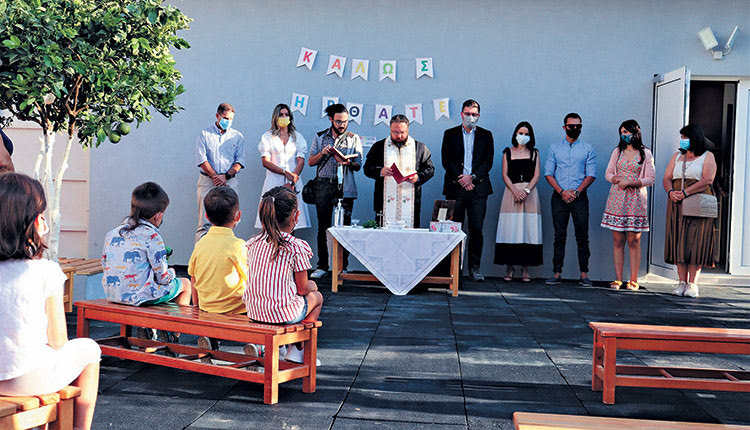 Εκπρόσωποι της τοπικής αυτοδιοίκησης παρευρέθηκαν σε αγιασμούς σχολείων