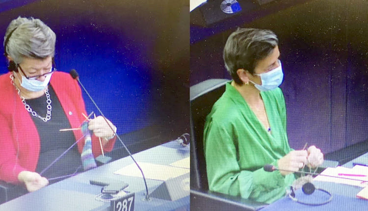 επλεκαν στην συνεδρίΑΣΗ