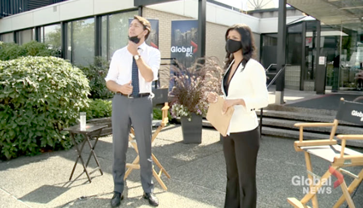 Έχασε την ψυχραιμία του ο πρωθυπουργός του Καναδά, Τζαστίν Τριντό, όταν ένας άνδρας στράφηκε εναντίον του με αποκορύφωμα την εξύβριση της συζύγου του, Σοφί Γκρεγκουάρ Τριντό, αποκαλώντας την «πόρνη».