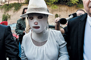 Απούσα από τη δίκη η δράστιδα της επίθεσης με το βιτριόλι